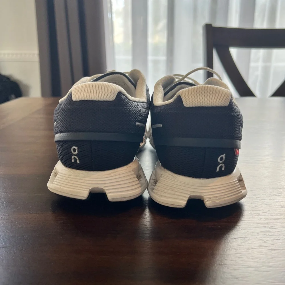On Running breathable black